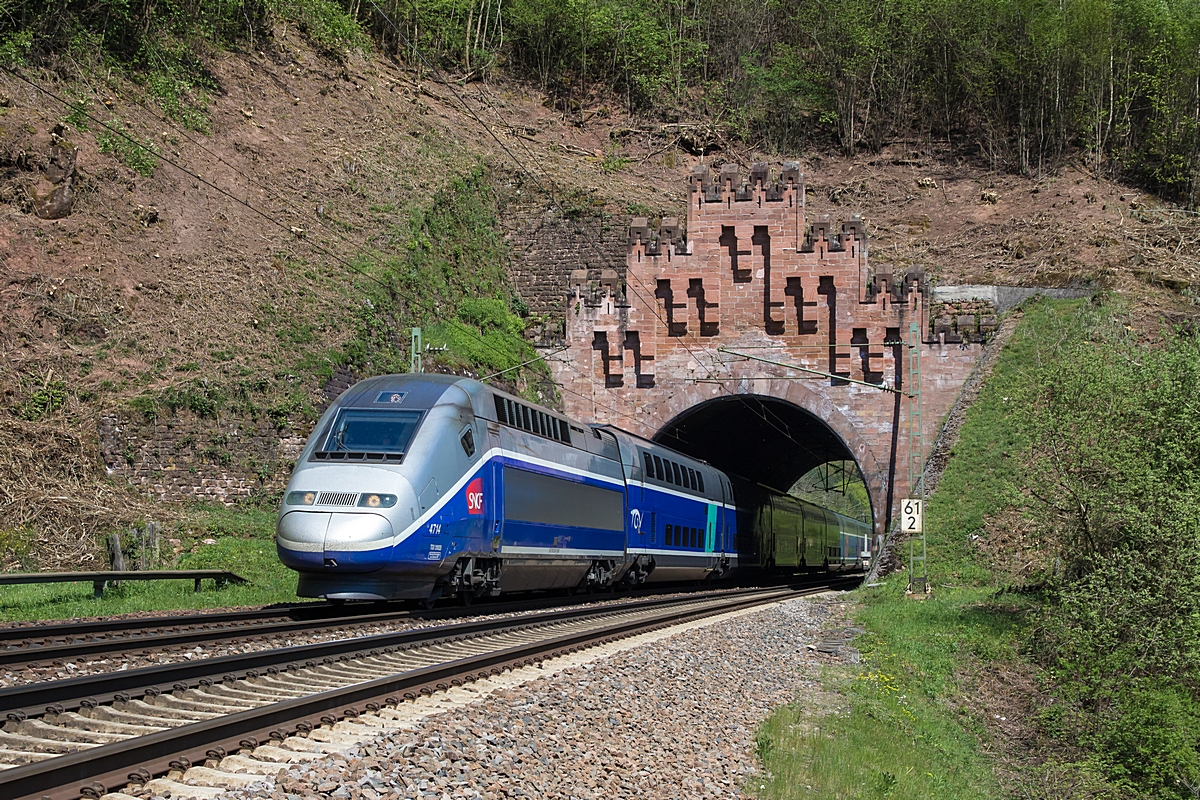  (20160507-115022_SNCF 310028_Eisenkehl-Tunnel zw Frankenstein und Weidenthal_TGV 9551_Paris Est - Frankfurt_a.jpg)