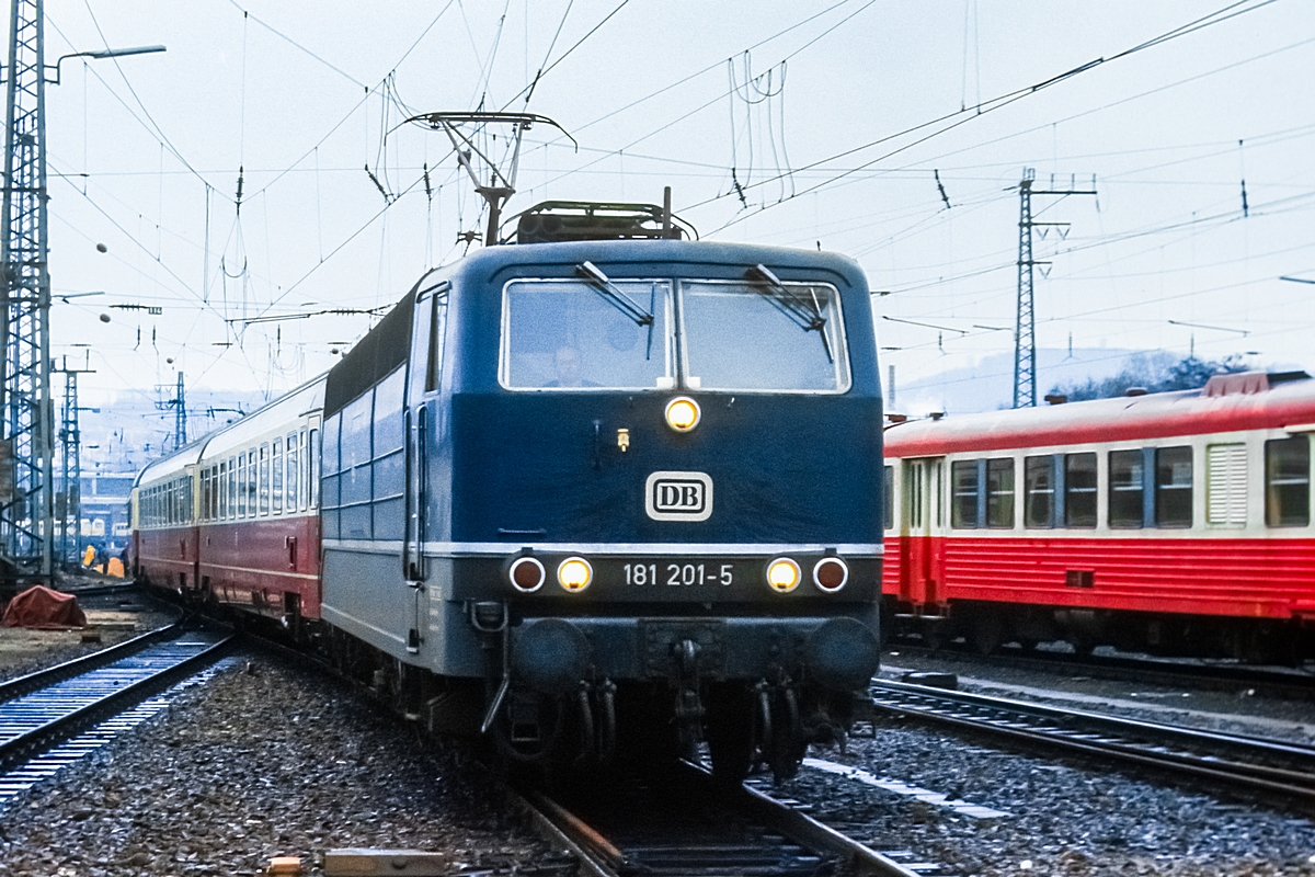  (19830321_21-16_181 201_Saarbrücken Hbf_IC 152_Frankfurt-SSH_a.jpg)