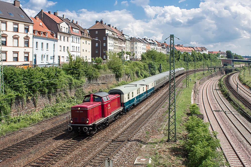  (20140602-121028_V100 2299_DLr 25596 Neustadt Wstr - Gerolstein_b.jpg)