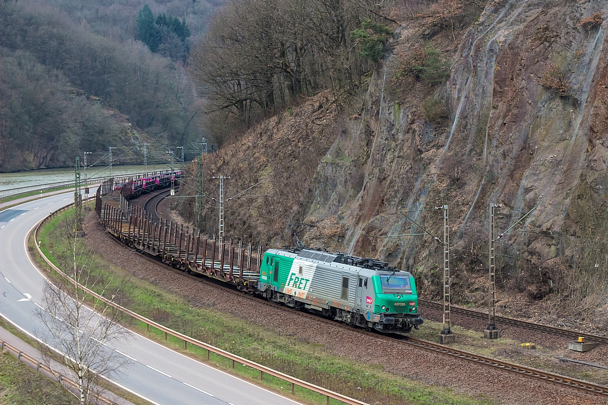  (20160228-134222_Akiem 437026_Taben_DGS 49238_Duisburg-Hochfeld Süd Hafenbahnhof - Forbach_a.jpg)