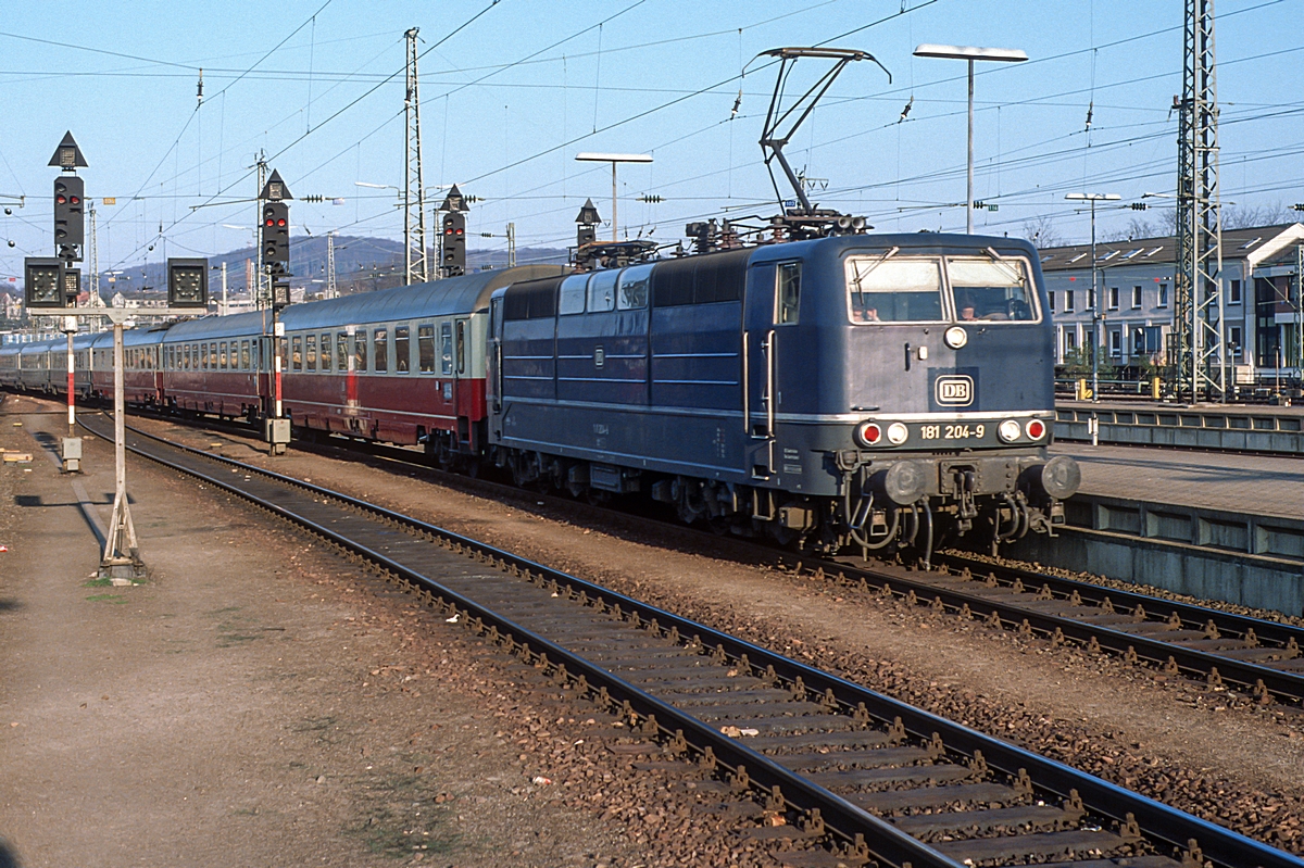  (19900315_53-48_181 204_Saarbrücken Hbf_EC 56_FF - Paris Est_b.jpg)