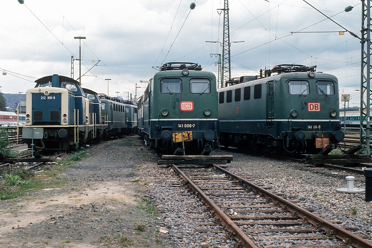  (19950422_60-44_212 168-141 006-141 114_Bw Saarbrücken Hbf_b.jpg)