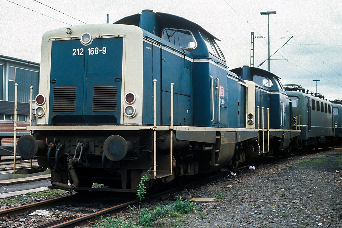  (19950422_60-45_212 168-212 196-141 131_Bw Saarbrücken Hbf_b.jpg)