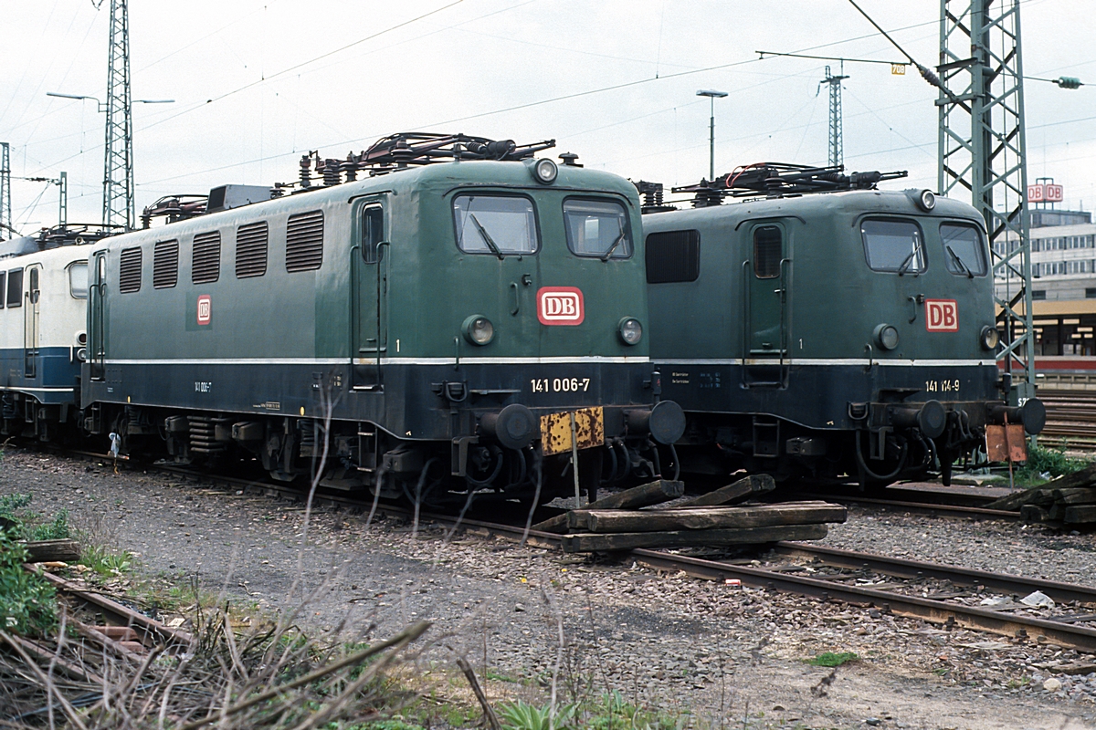  (19950422_60-47_141 006-140 096-141 114_Bw Saarbrücken Hbf_b.jpg)