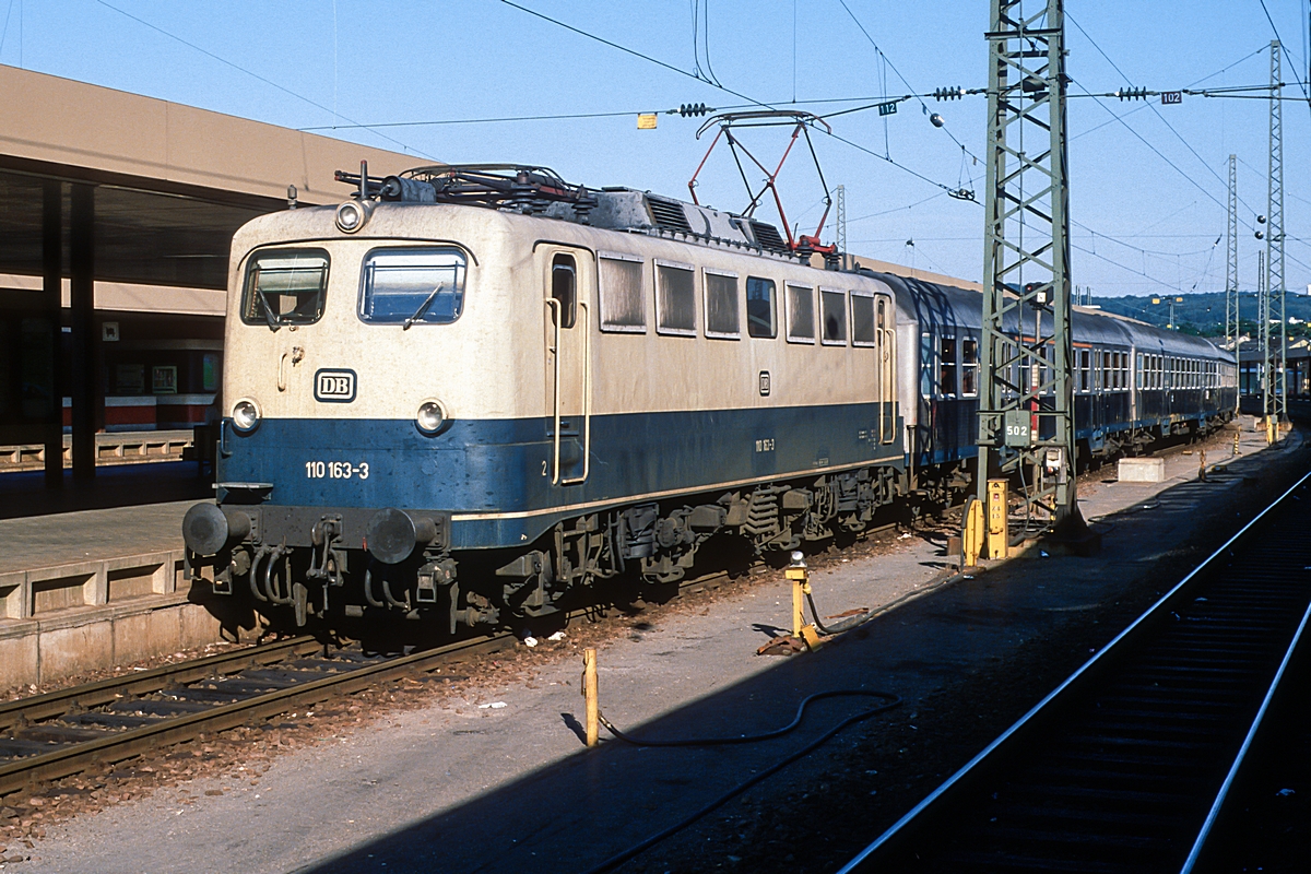  (19880907_49-09_110 163_Saarbrücken Hbf_E 3120_SKL-SSH_a.jpg)