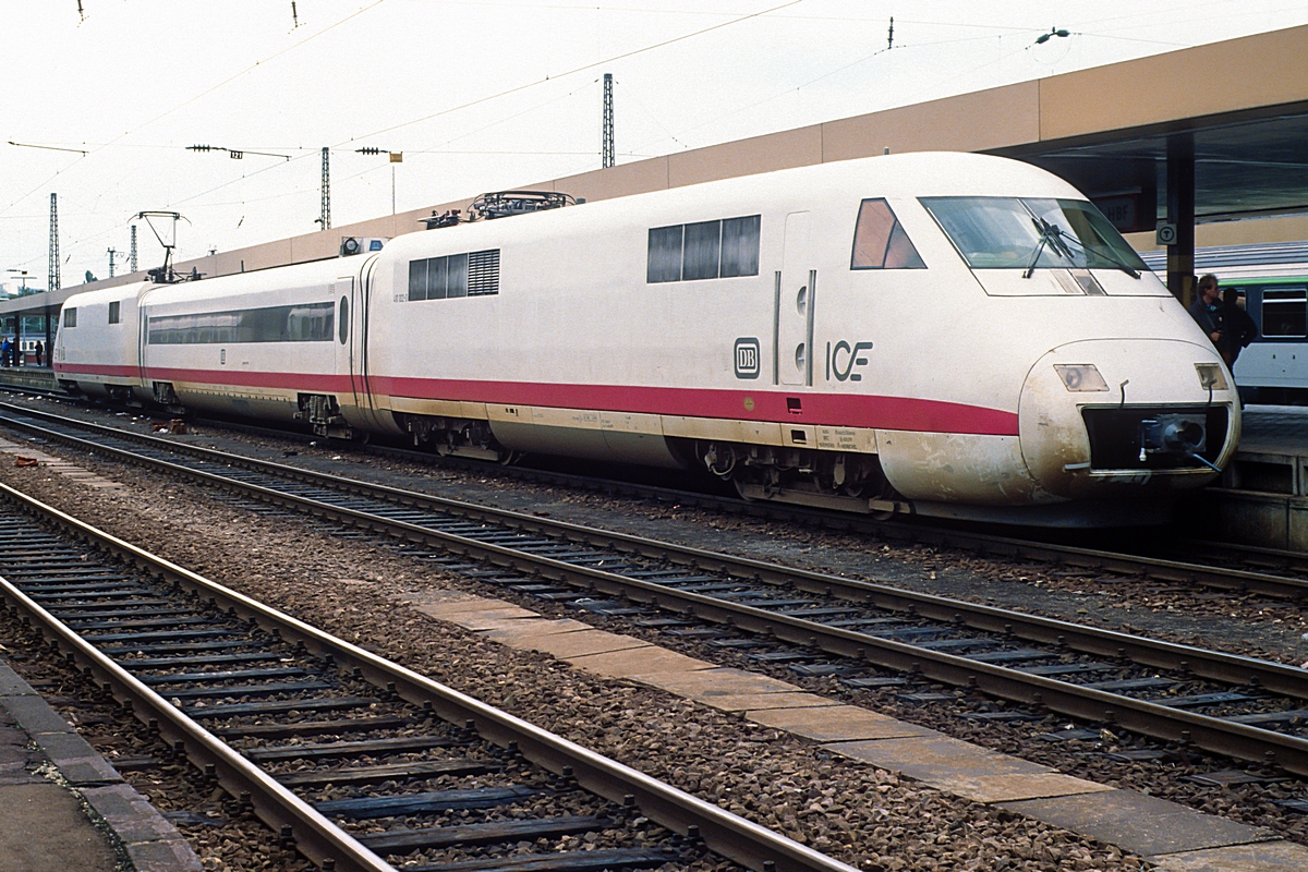  (19881008_50-01_410 001-810 003-410 002_Saarbrücken Hbf_ Dsts 80458_b.jpg)