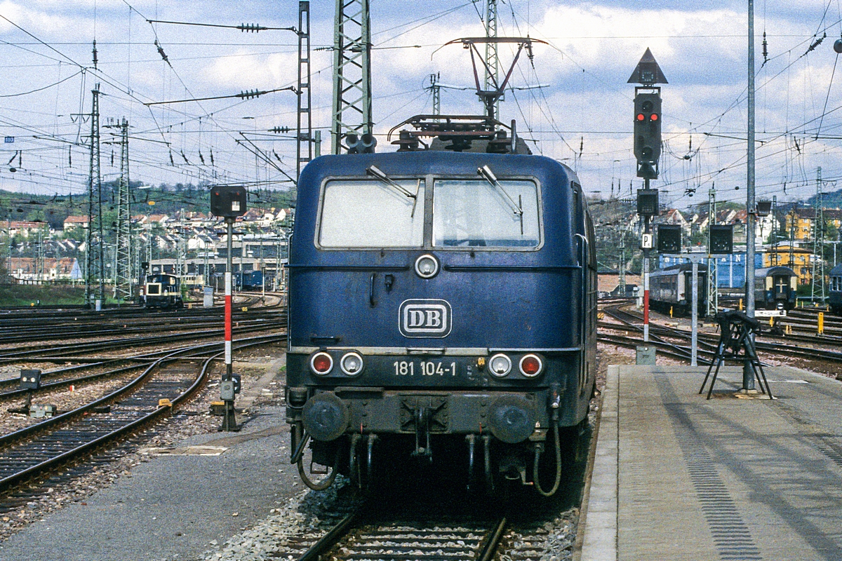  (19830429_26-37_181 104-Saarbrücken Hbf_b.jpg)