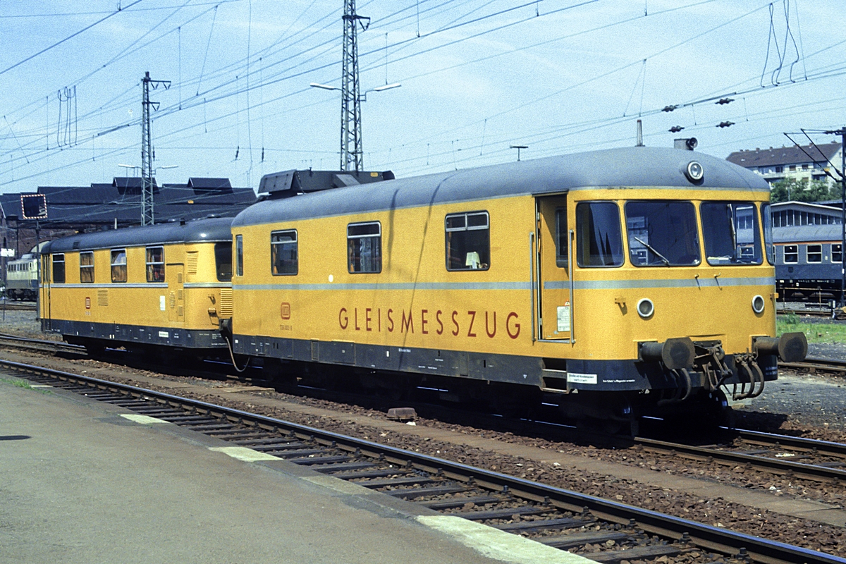  (19830607_28-10_726 002-725 002_Saarbrücken Hbf_b.jpg)