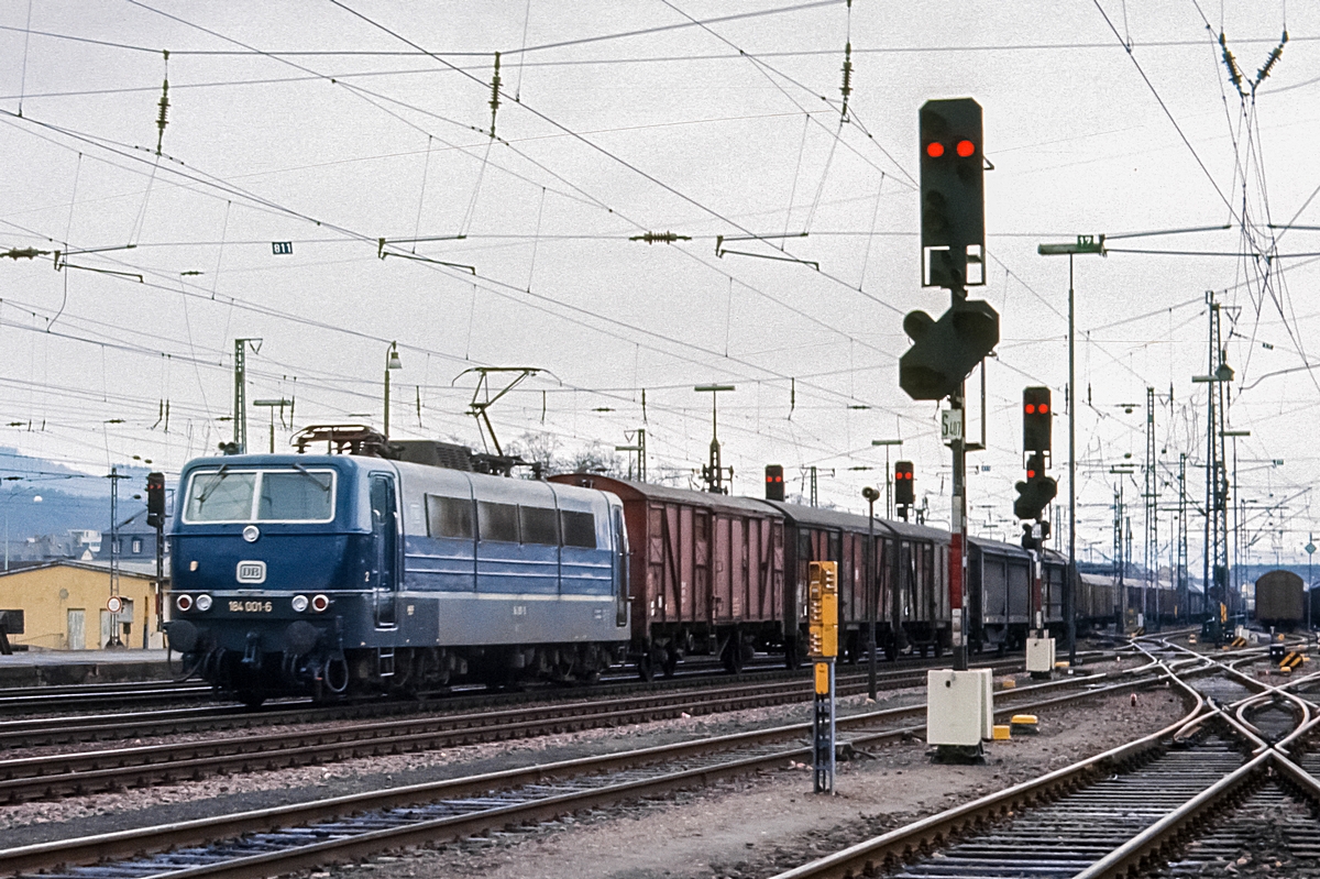  (19830130_20-03_184 001_Trier Hbf_Dg 43512_a.jpg)