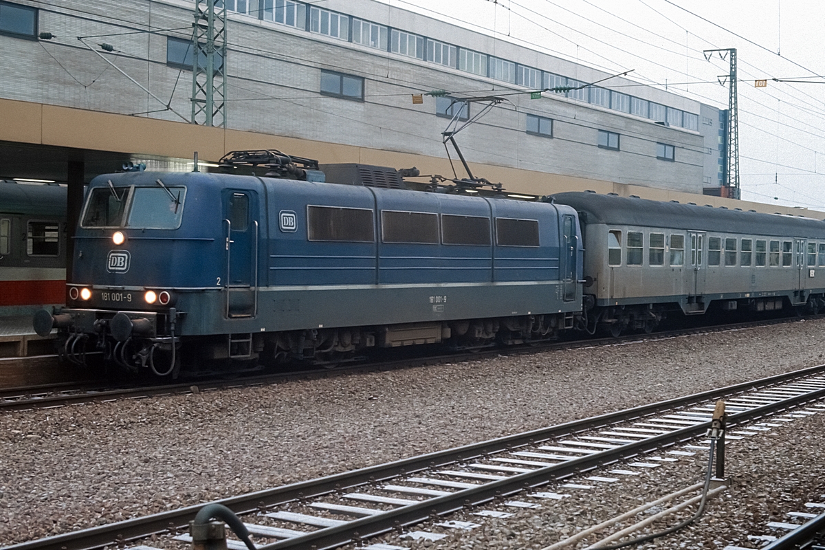  (19830214_20-32_181 001_Saarbrücken Hbf_N 4375_SSH - St Wendel_b.jpg)