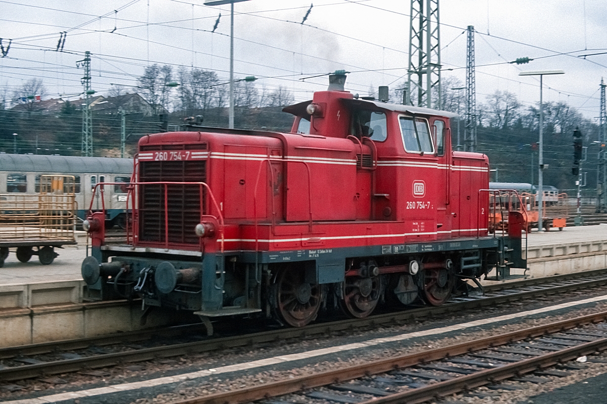  (19830131_20-14_260 754_Saarbrücken Hbf_b.jpg)