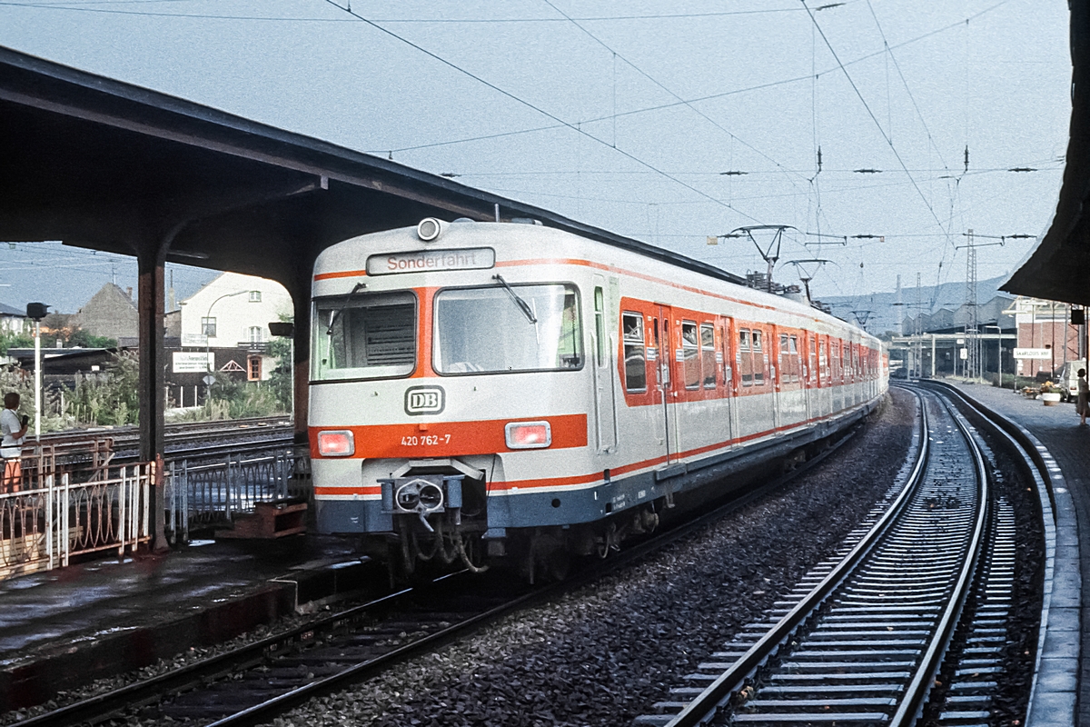  (19820918_18-25_420 762-420 369_Saarlouis Hbf_a.jpg)