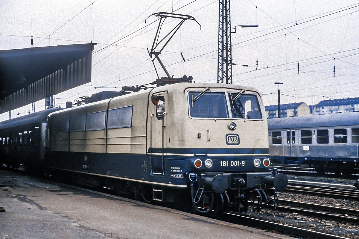  (19830601_27-23_181 001_Saarbrücken Hbf_b3.jpg)