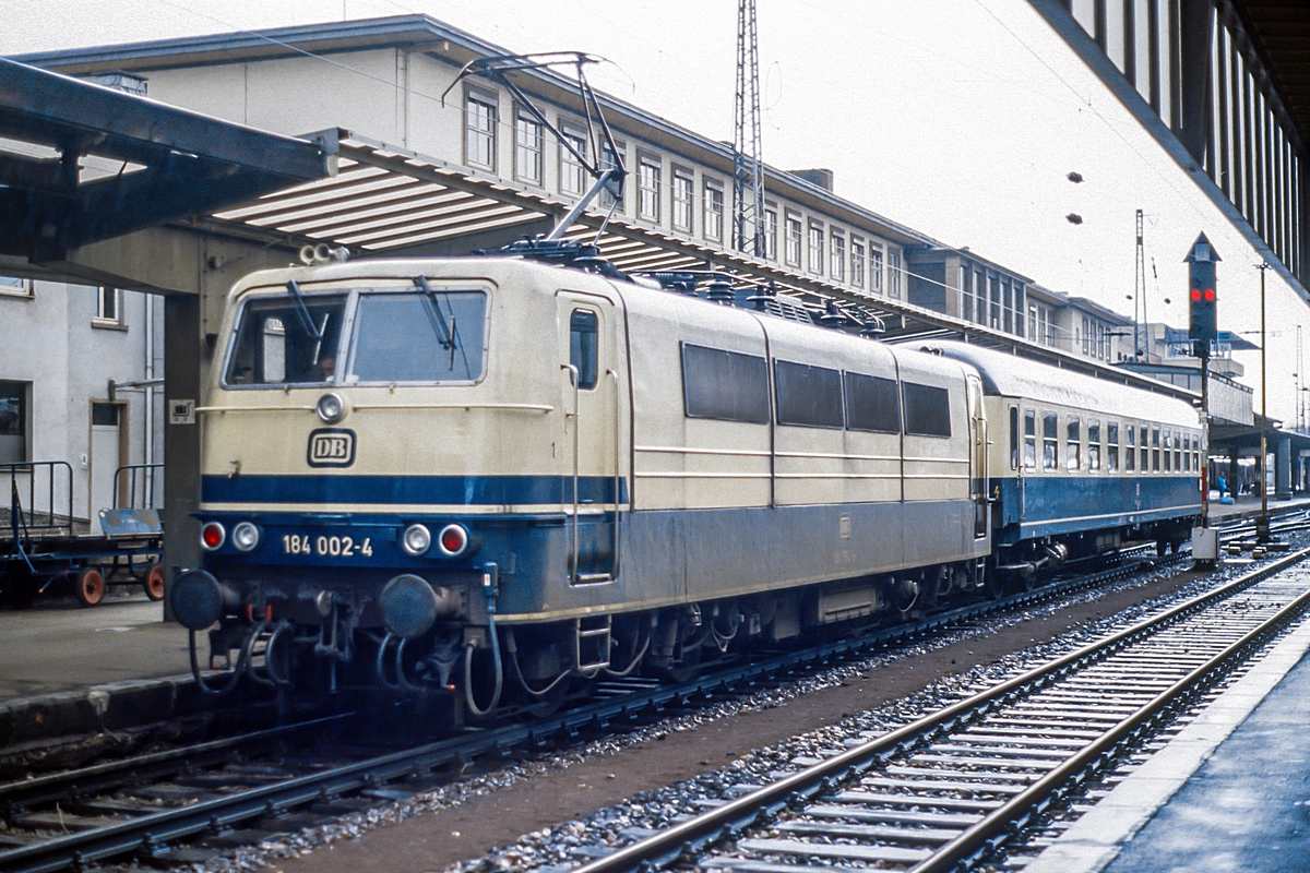  (19880327_44-20_184 002_Trier Hbf_N 5634_STR-Perl_b.jpg)