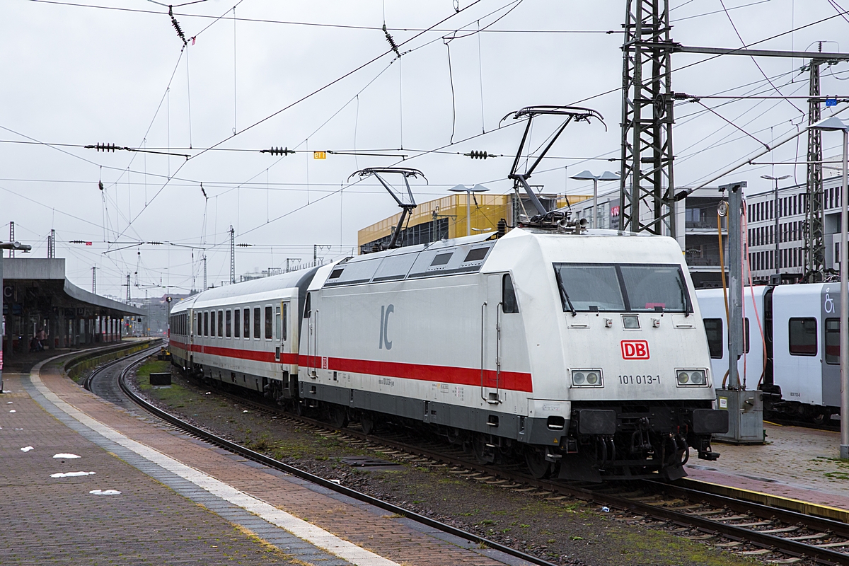  (20231205-133446_101 013_Saarbrücken Hbf_aus Ausfall EC 217_b.jpg)