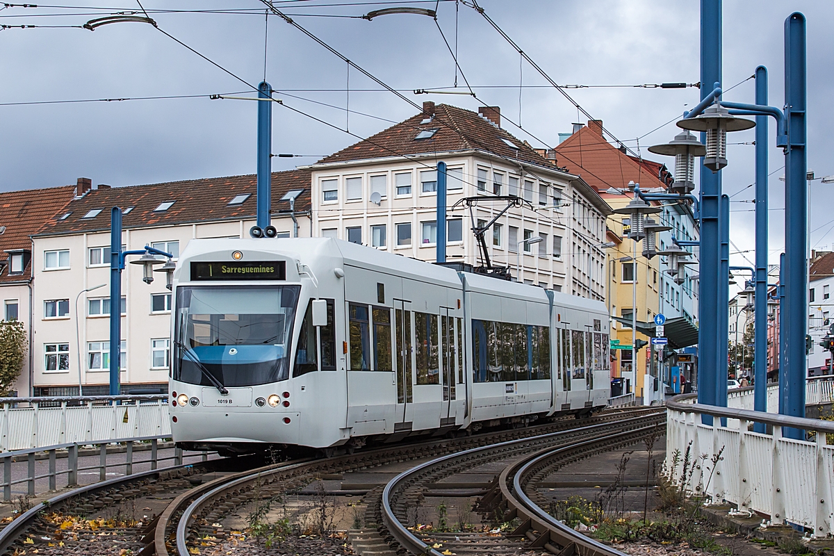  (20251024-130811_Saarbahn 1019 weiß_SB-Josefsbrücke_a.jpg)