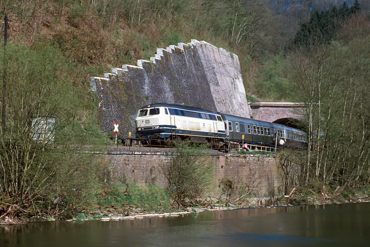  (19880424_46-20_215 041_zw Daufenbach und Auw an der Kyll_3624_Trier - Köln-Deutz_a.jpg)