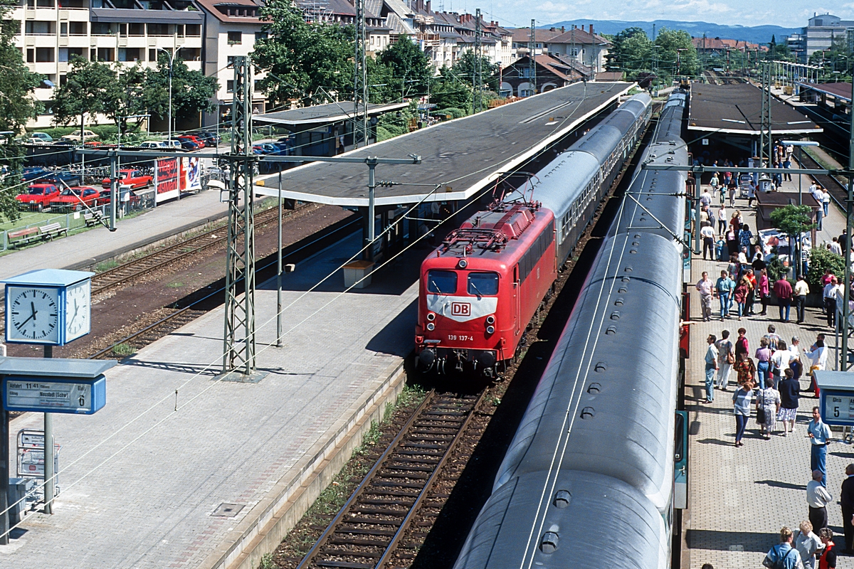  (19940522-113800_59-28_139 137_Freiburg_E 3675_Freiburg-Neustadt_a.jpg)