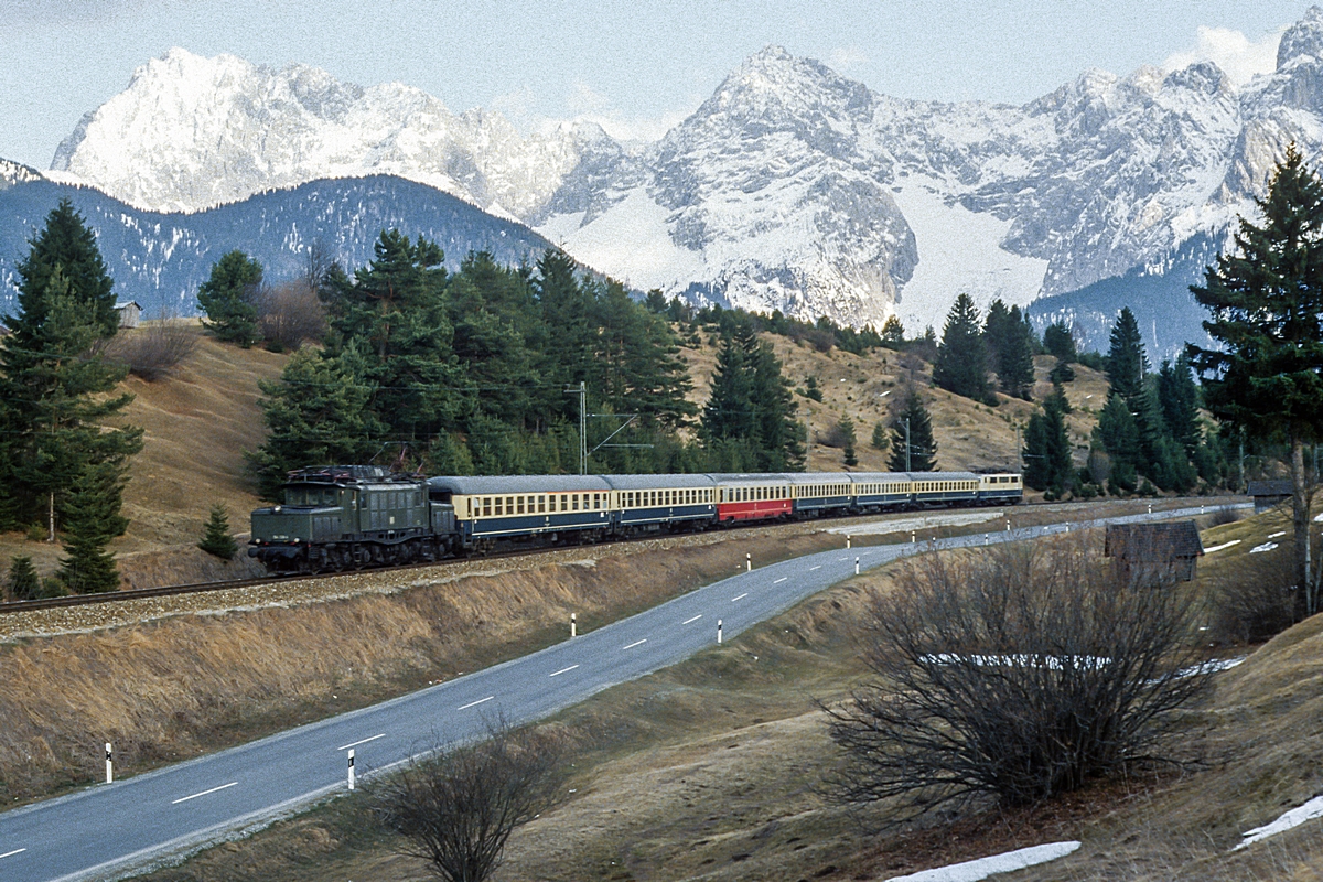  (19850402_36-01_194 138-111 077_zw Klais und Mittenwald_Lr 33684_Mittenwald - Garmisch-Partenkirchen_a.jpg)