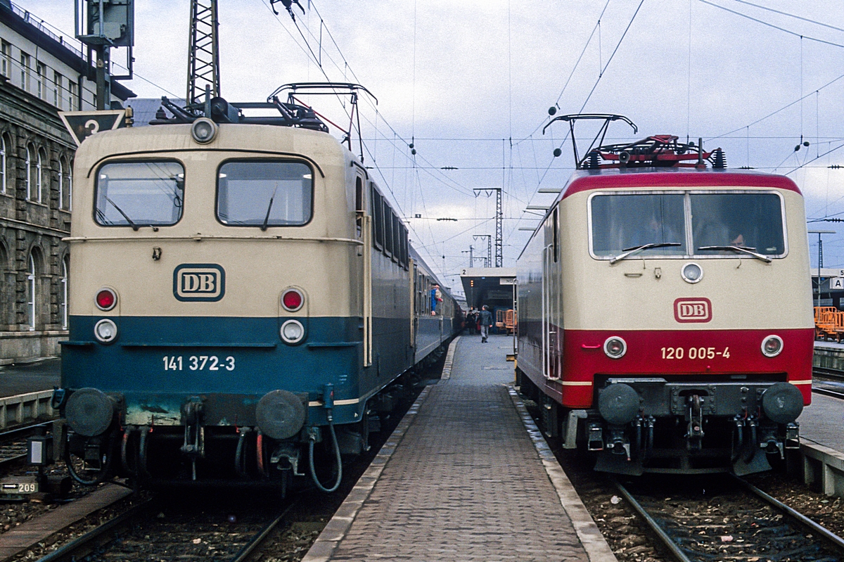  (19830406_25-35_141 372-120 005_Nürnberg Hbf_E 3008_München Hbf - Coburg_b.jpg)