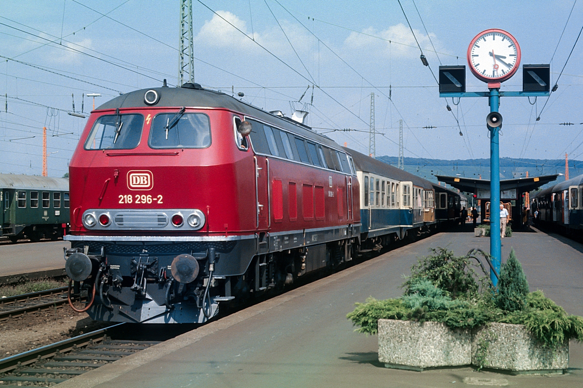  (19830817_32-18_218 296_Heilbronn Hbf_N 8774_Heilbronn-Karlsruhe_b.jpg)