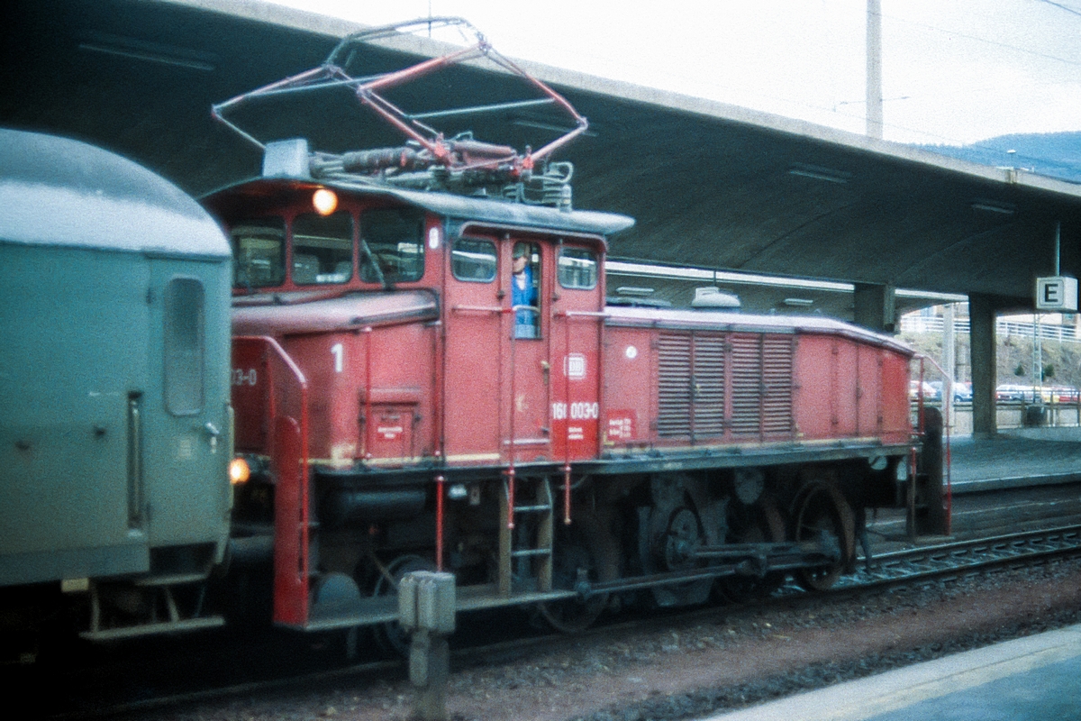  (19830104_19-01_160 003_Heidelberg Hbf_b.jpg)