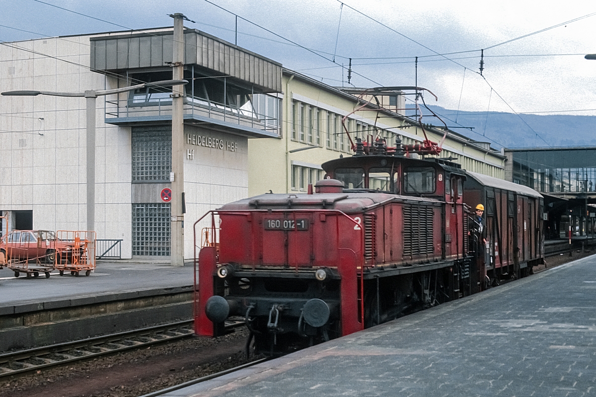  (19830331_23-50_160 012_Heidelberg Hbf_b.jpg)