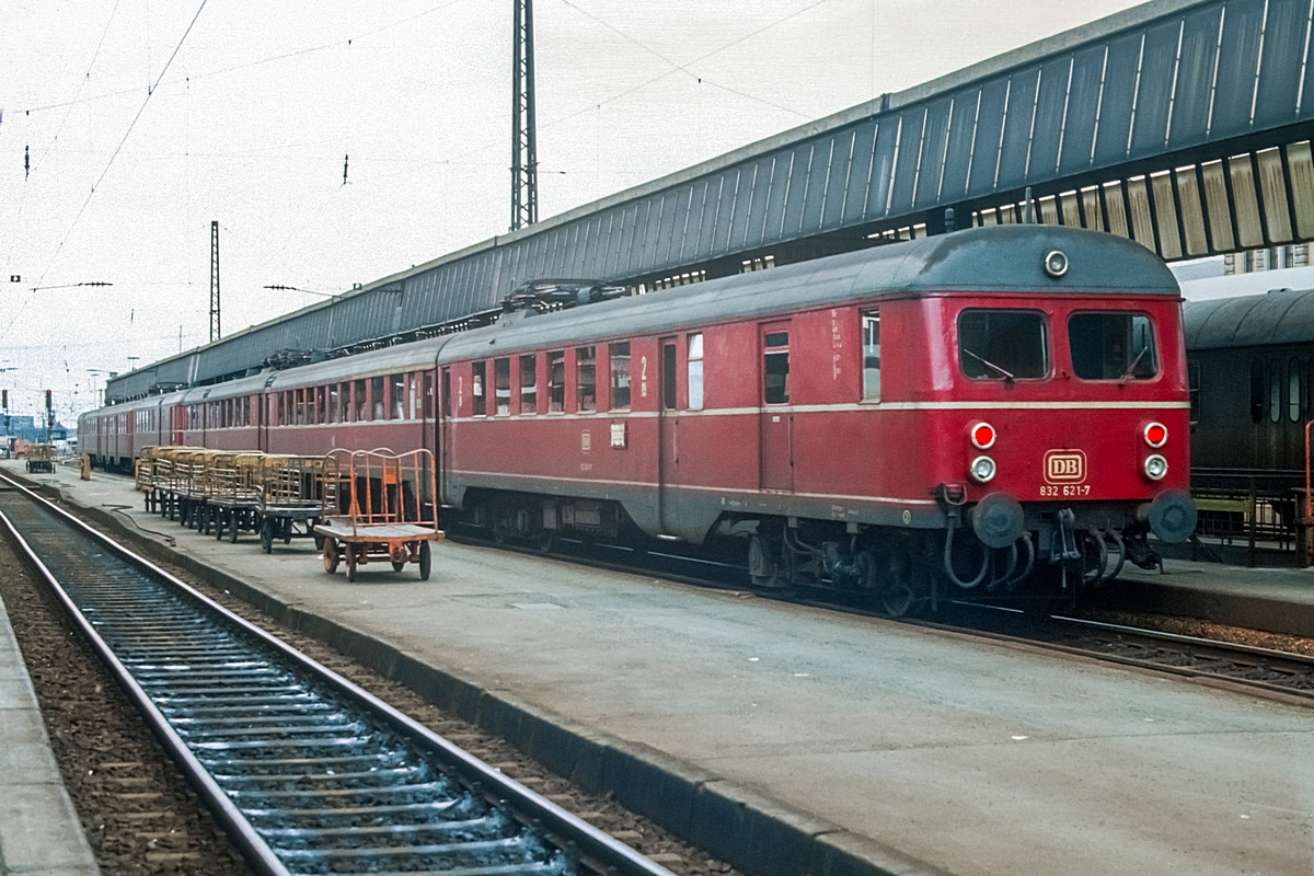  (19830405_24-08_832 621_Nürnberg Hbf_N 5754_Nürnberg Hbf - Bamberg_m.jpg)