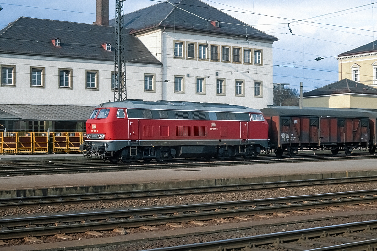  (19830405_24-22_217 017_Regensburg Hbf_b.jpg)