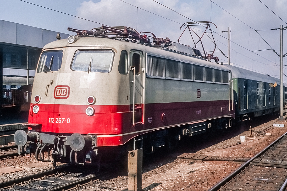  (19820827_17-20_112 267_Hannover Hbf_b.jpg)