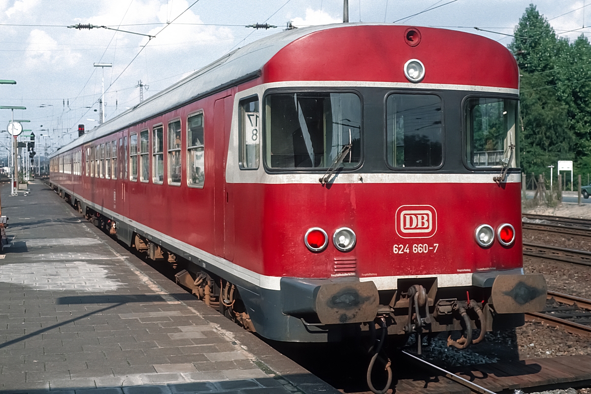  (19820828_17-33_624 660-934 445-624 624_Osnabrück Hbf_b.jpg)