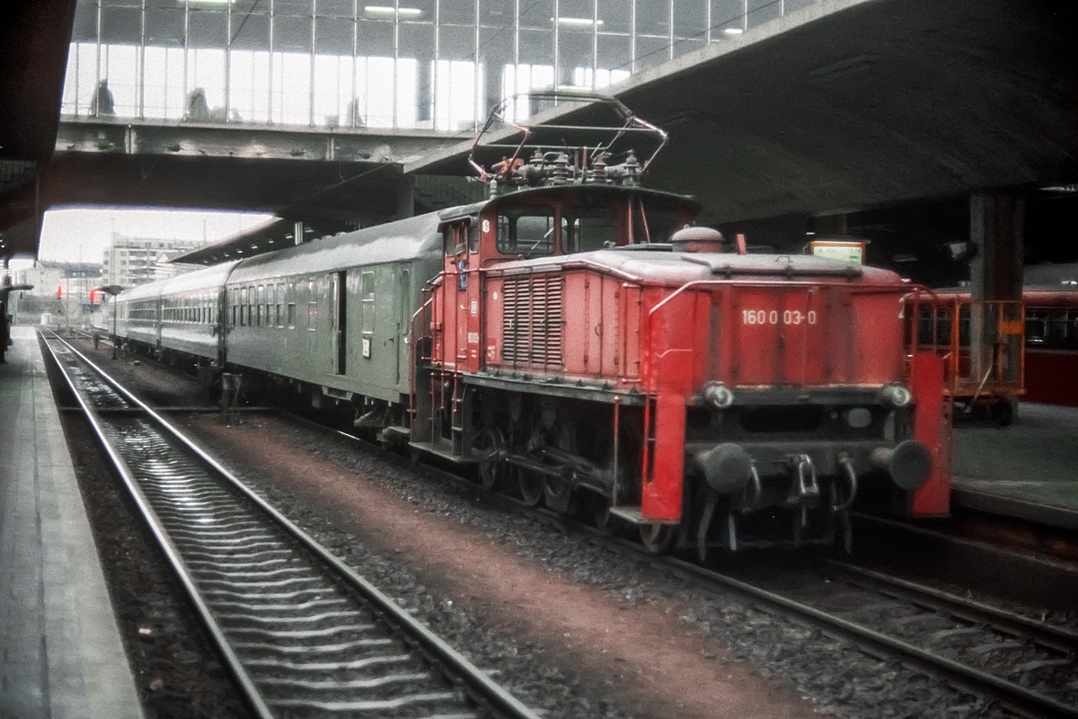  (19830104_18-50_160 003_Heidelberg Hbf_b.jpg)