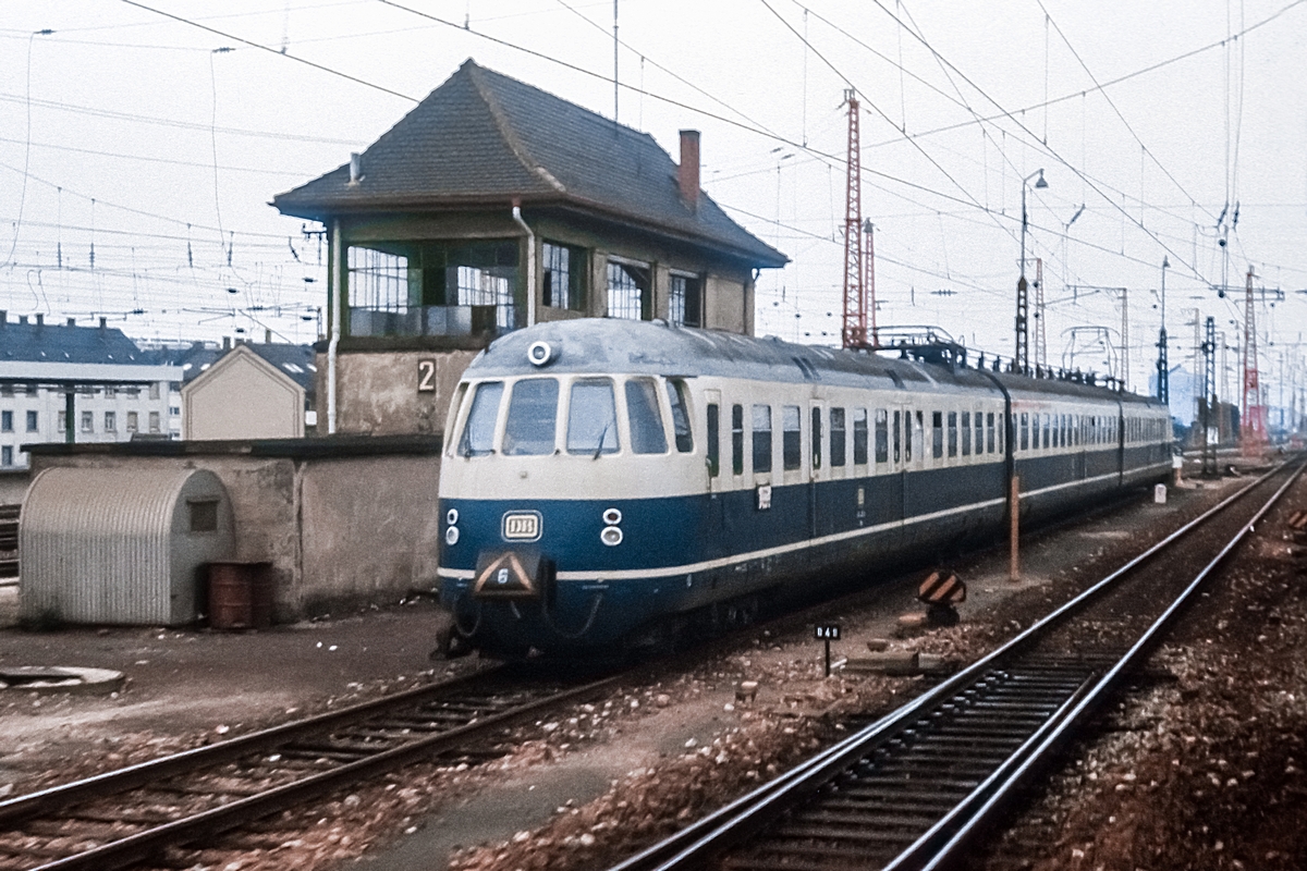  (19800718_05-19_456 106_Karlsruhe Hbf_am.jpg)