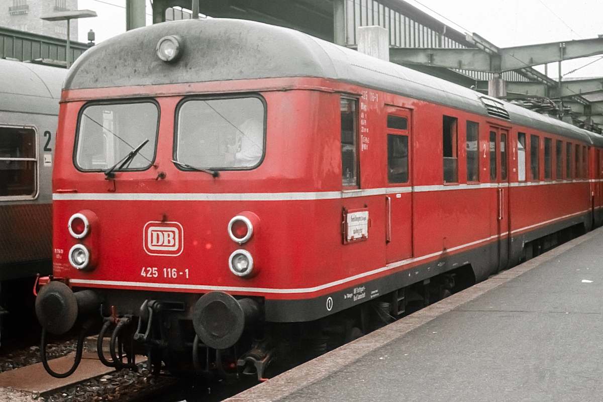  (19800718_05-20_425 116_Stuttgart Hbf_m.jpg)