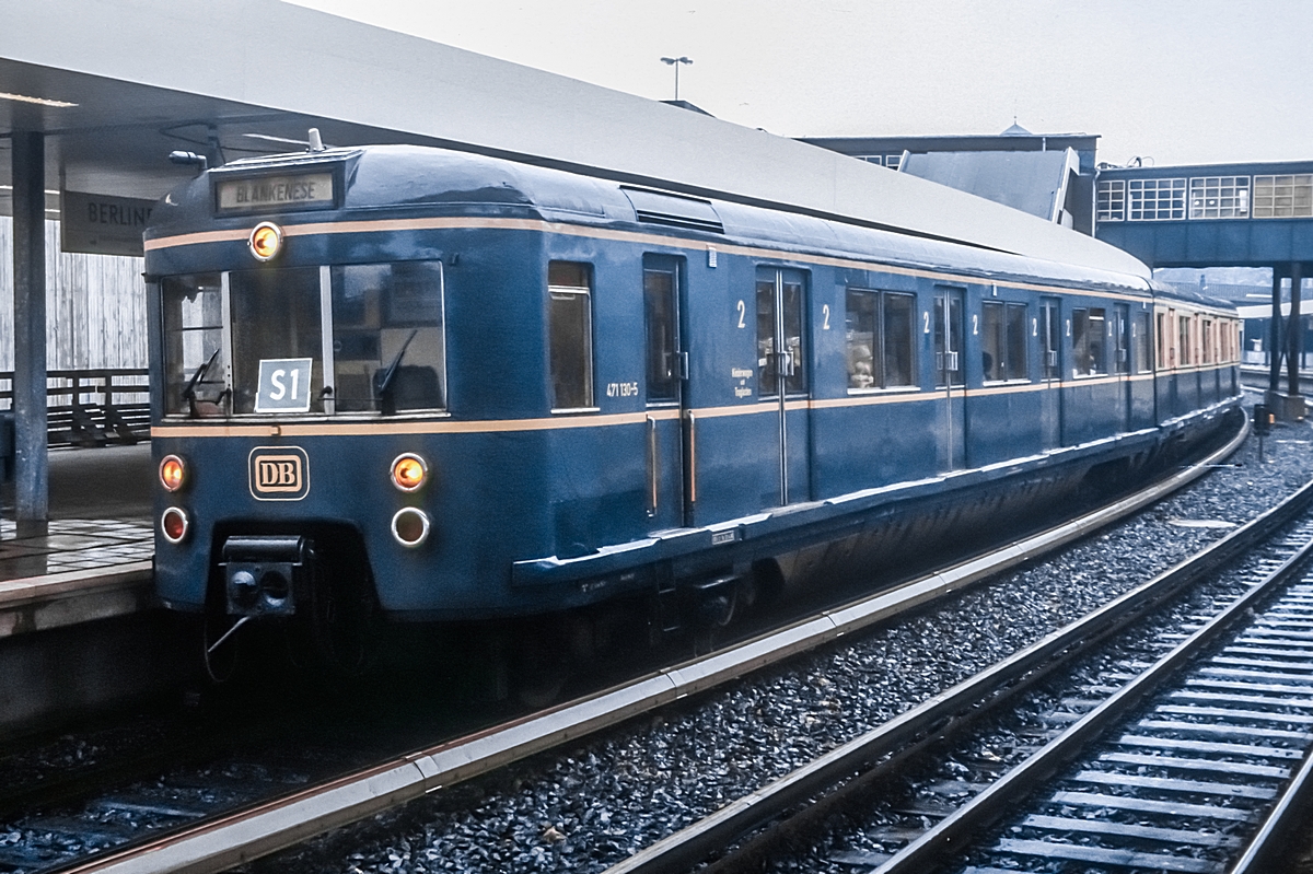  (19810630_08-31_471 130_Hamburg - Berliner Tor_S1 nach Blankenese_b.jpg)