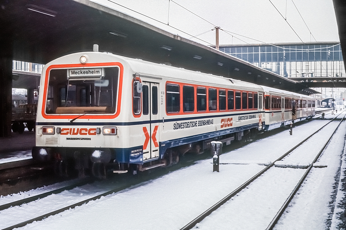  (19820223_12-05_SWEG VT 120_Heidelberg Hbf_b.jpg)