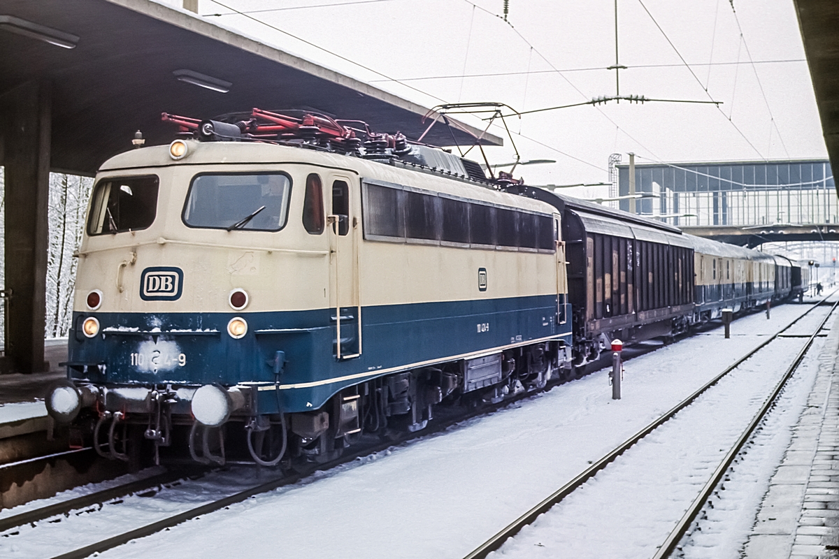  (19820223_12-12_110 424_Heidelberg Hbf_a.jpg)