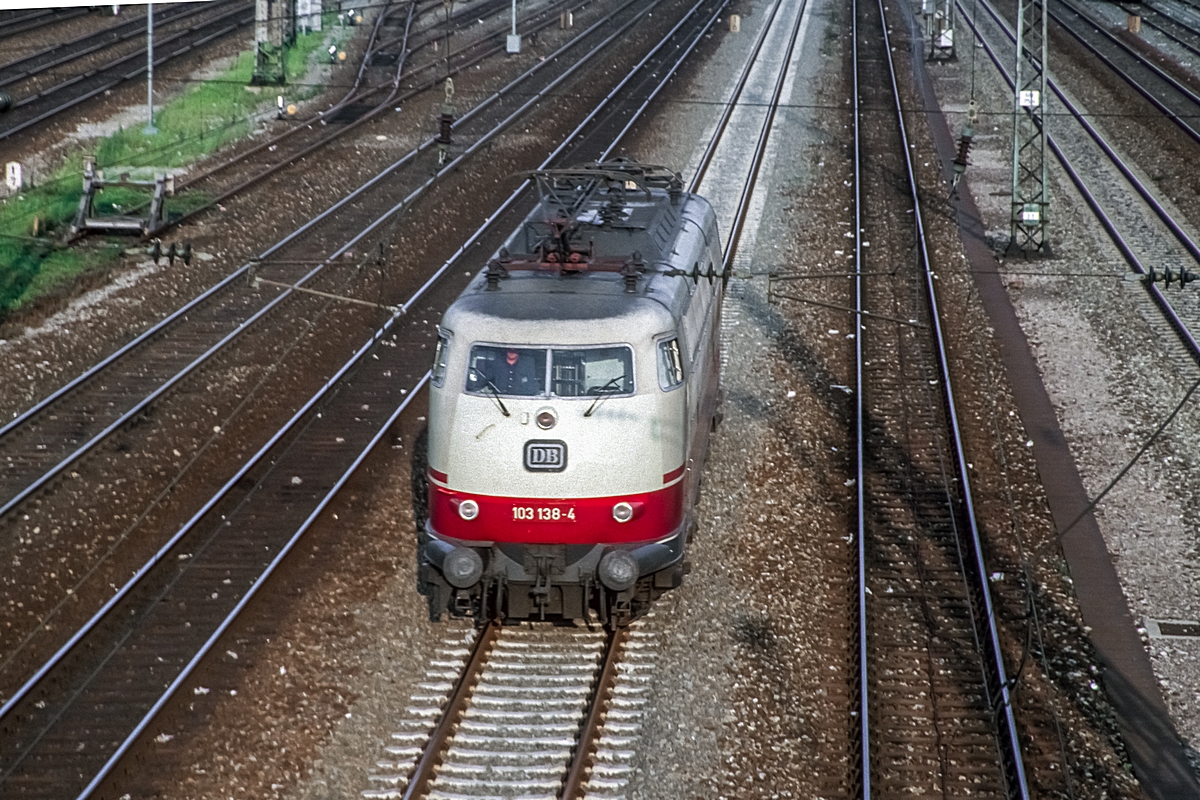  (19870830_42-24_103 138_München Hbf_a.jpg)