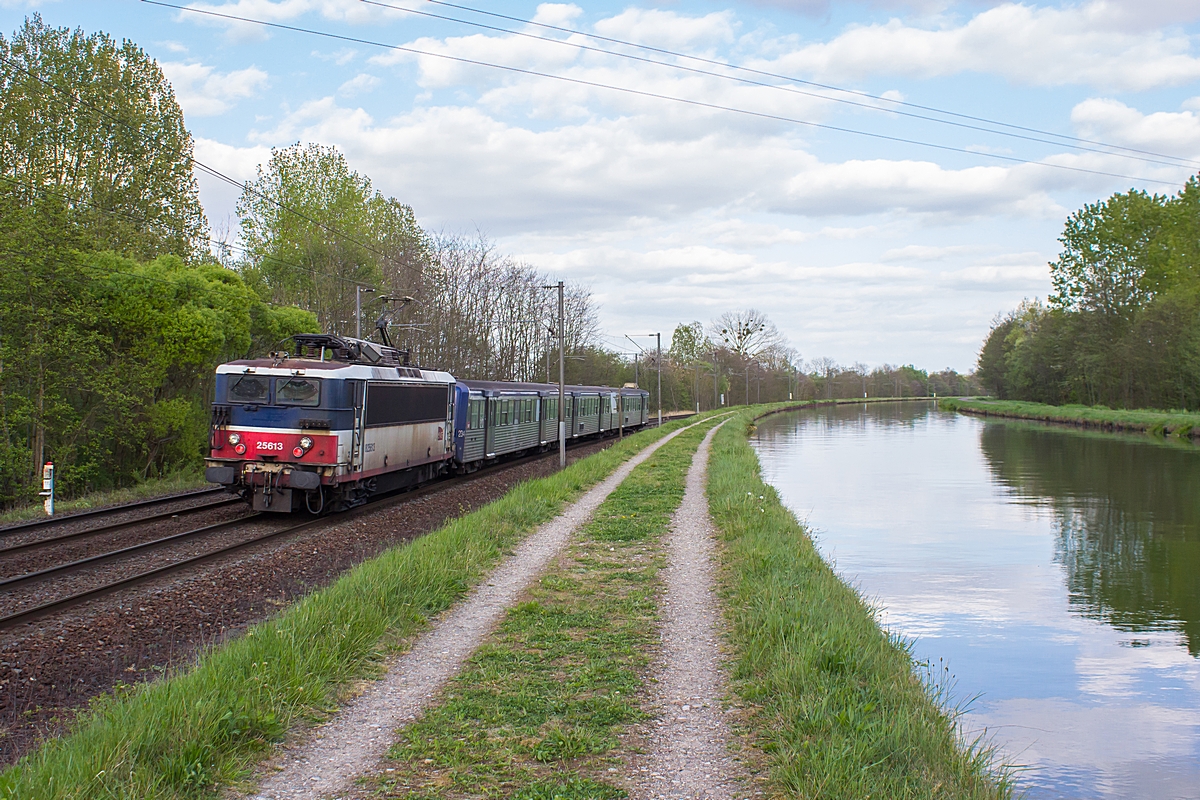  (20140415-180004_SNCF 25613_Steinbourg_TER 830131_Saverne-Strasbourg_a.jpg)