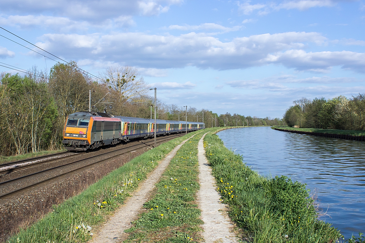  (20140415-182656_SNCF 26142_Steinbourg_TER 830124a.jpg)