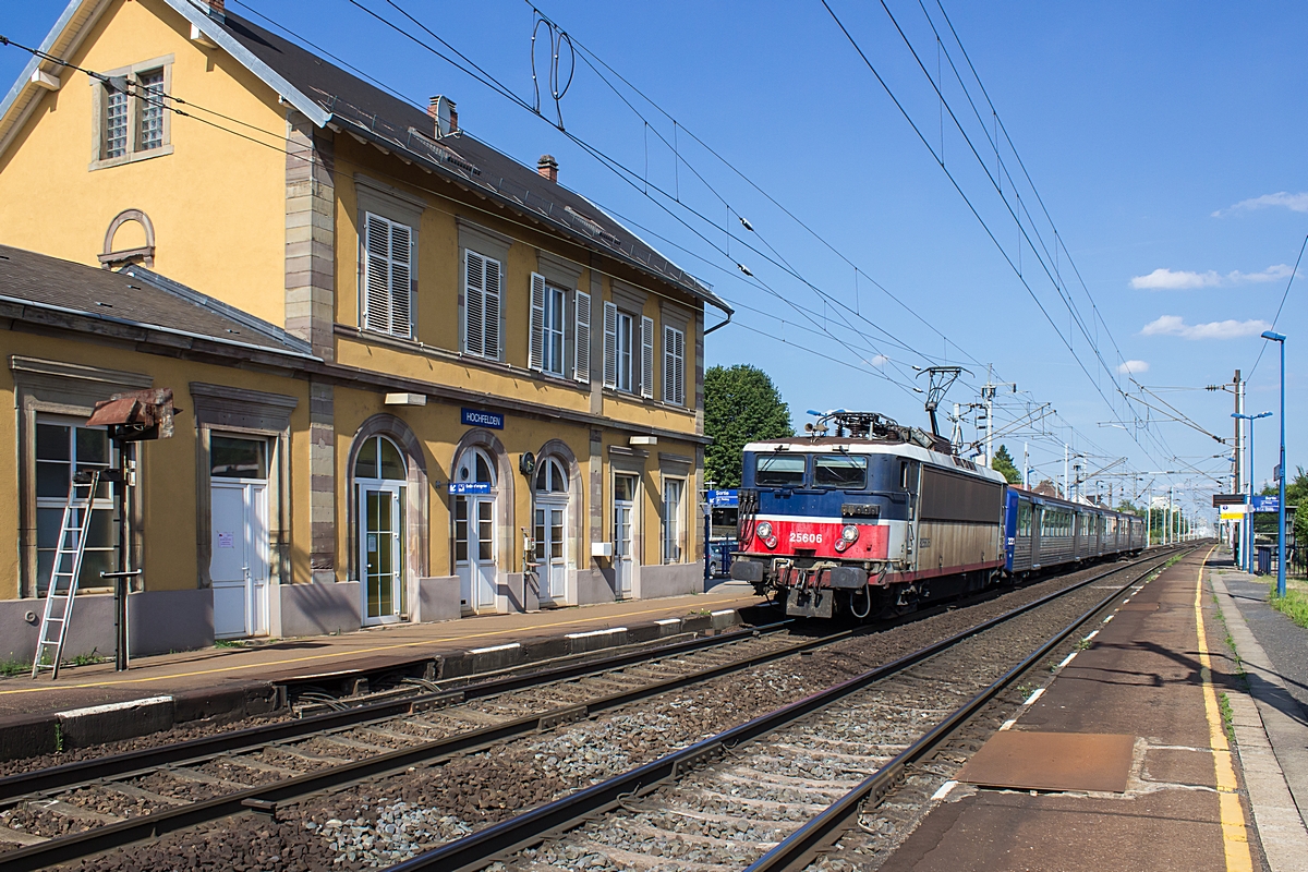  (20140703-171852_SNCF 25606_Hochfelden_TER 830120_Strasbourg-Saverne_b.jpg)