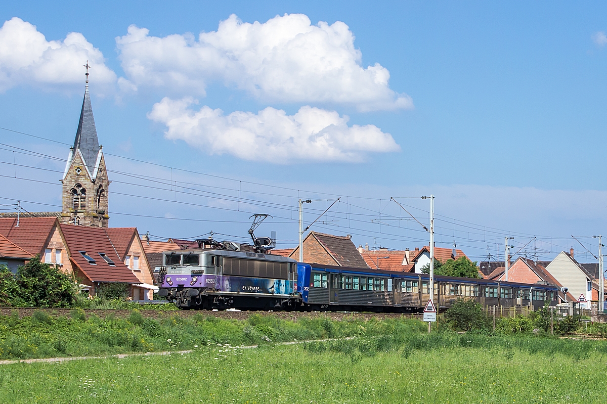  (20140801-164728_SNCF 825612_Schwindratzheim_TER 830118_Strasbourg-Saverne_a3.jpg)