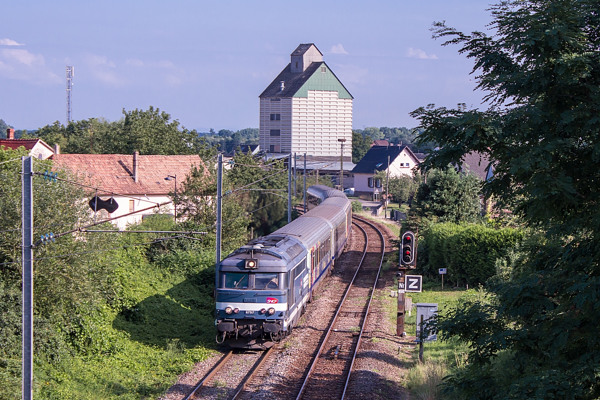  (20140801-180642_SNCF 67517_Mommenheim_TER 830908_Krimmeri-Meinau-Sarreguemines_a.jpg)