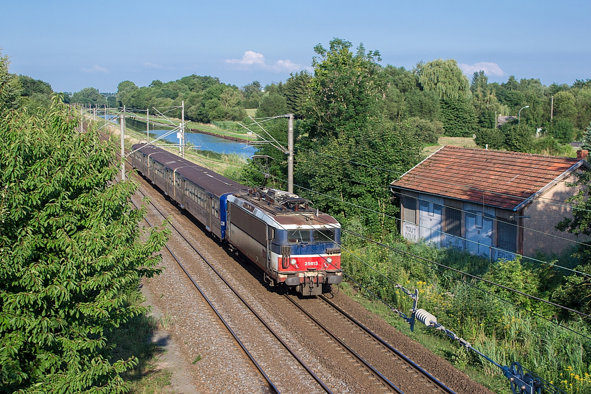  (20140801-190156_SNCF 25613_Steinbourg_TER 830133_Saverne-Strasbourg_a.jpg)