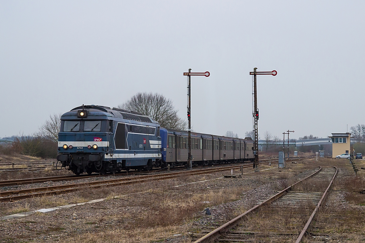  (20150323-072104_SNCF 67513_Lauterbourg_TER 830700_Strasbourg-Lauterbourg_am.jpg)