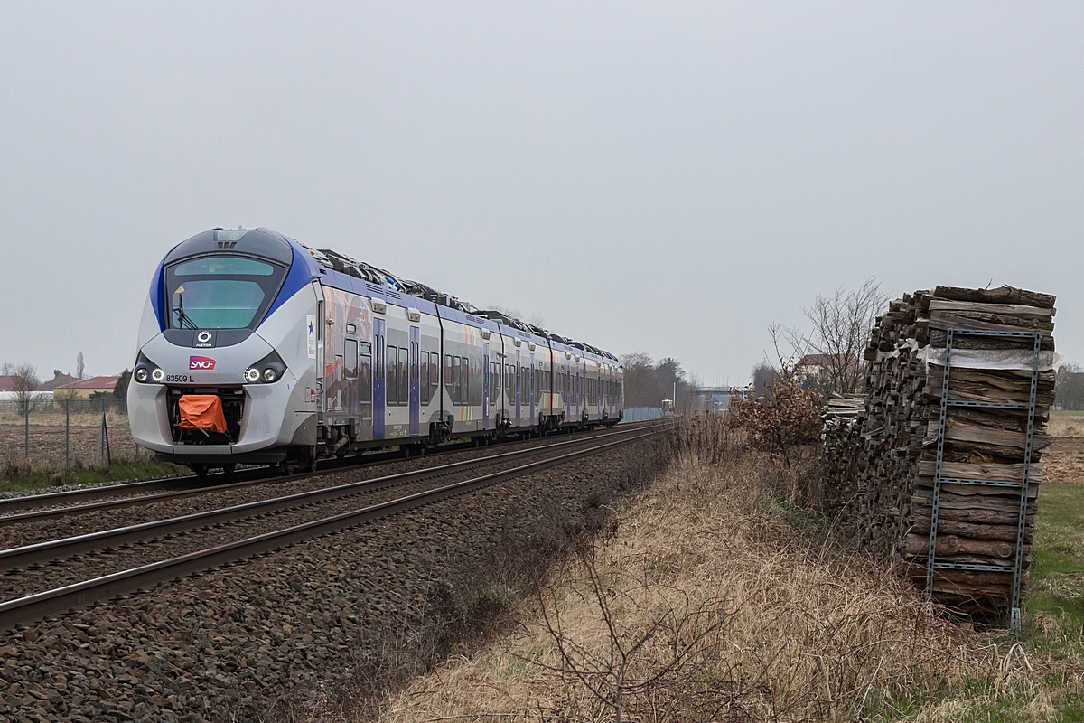  (20150323-101052_SNCF 83509L_Hoerdt_TER 830523_Haguenau-Strasbourg_a.jpg)