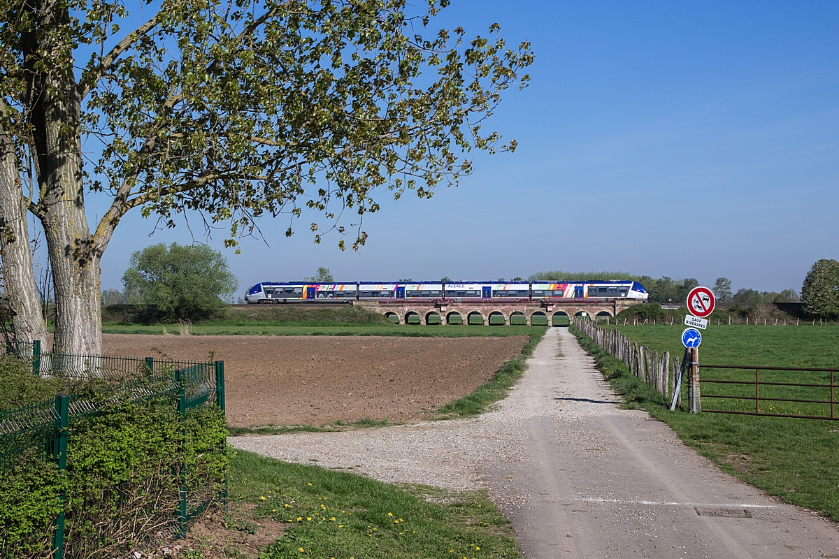  (20150422-090646_Hoerdt_TER 830519_Haguenau-Strasbourg_b.jpg)