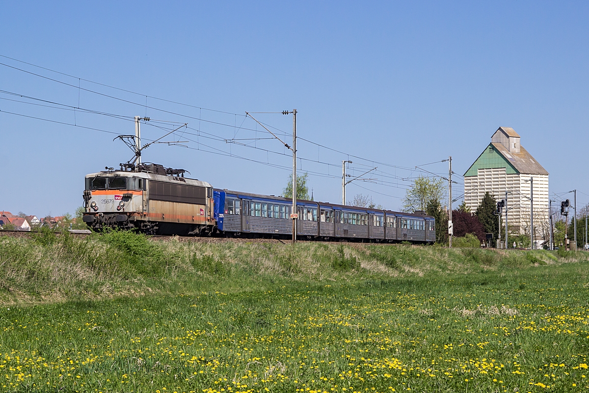  (20150423-154648_SNCF 25679_Mommenheim_TER 830116_Strasbourg - Saverne_a.jpg)