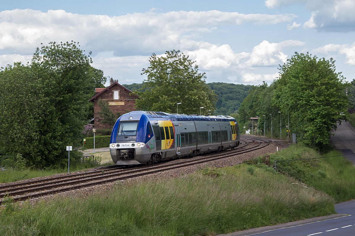  (20150521-174724_SNCF 76744_Sarreinsming_TER 834728_Sarre-Union - Sarreguemines_a.jpg)