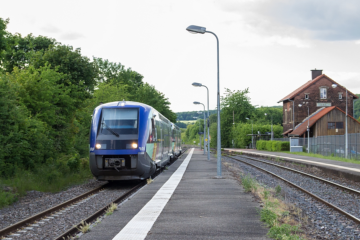  (20150521-184638_SNCF 73906-73903_Zetting_TER23911_Saarbrücken - Strasbourg_a.jpg)